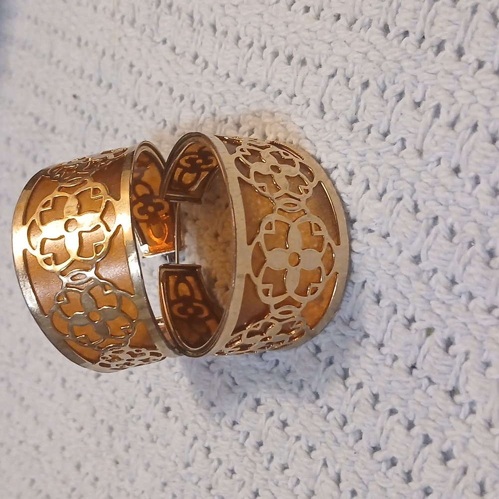 Elegant Gold CUT-OUT Hoop Earrings - Picture 6 of 11